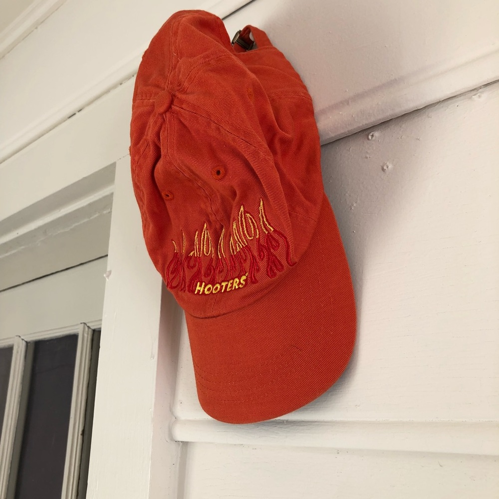 Vintage Hooters cap